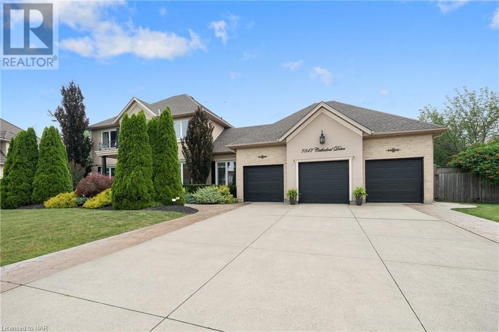 Custom Home In Prestigious Mount Carmel In Niagara Falls, Ontario