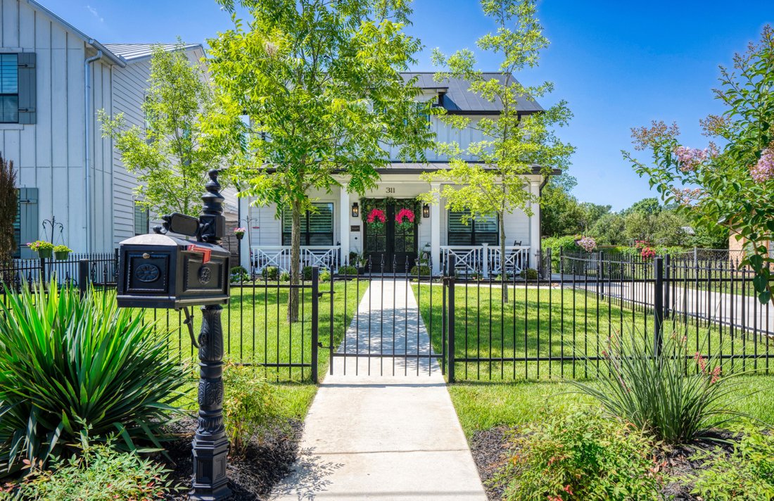 Farmhouse Chic In Downtown Boerne In Boerne, Texas, United States For