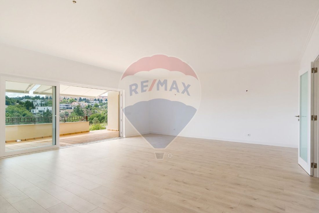 Condo/Apartment T3 Deluxe For Sale In Queluz E In Belas, Lisbon