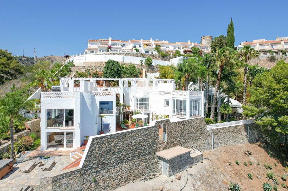 Almuñécar Villa In Almuñécar, Andalusia, Spain For Sale (13218341)