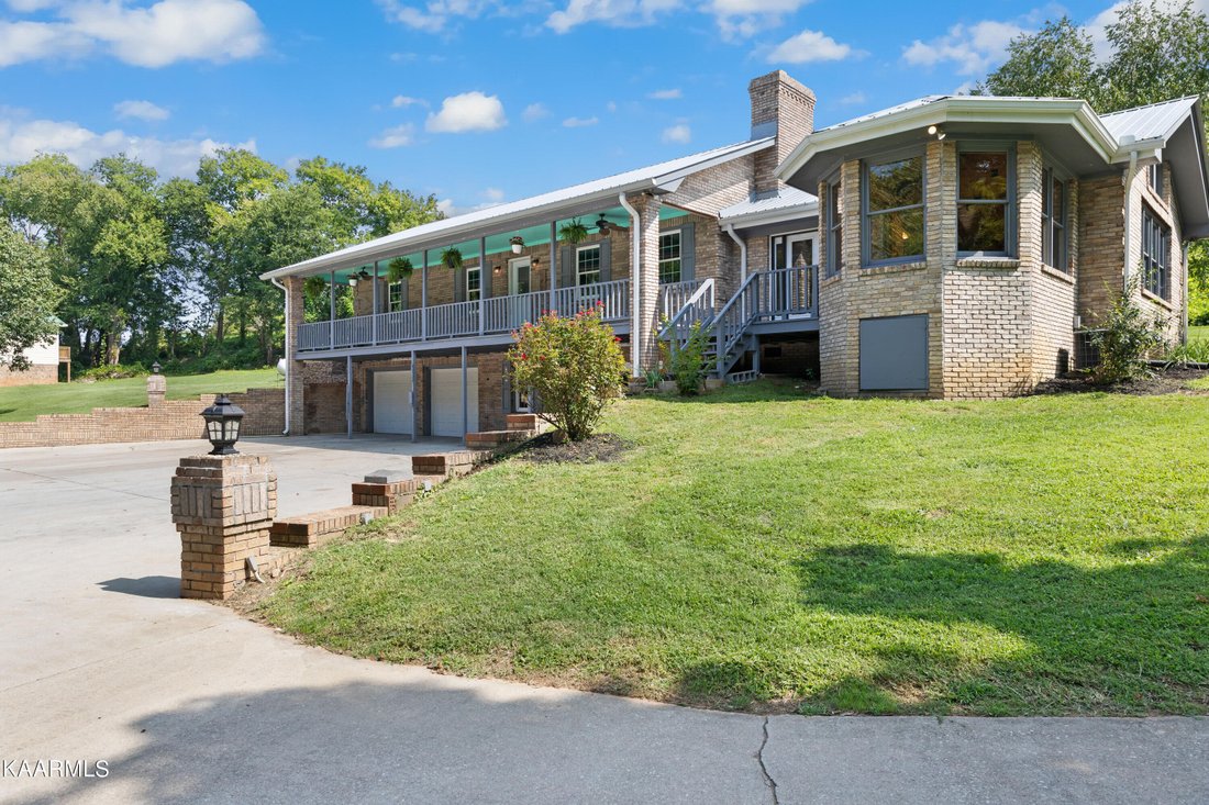 Custom Built Riverfront Estate In Strawberry Plains, Tennessee, United