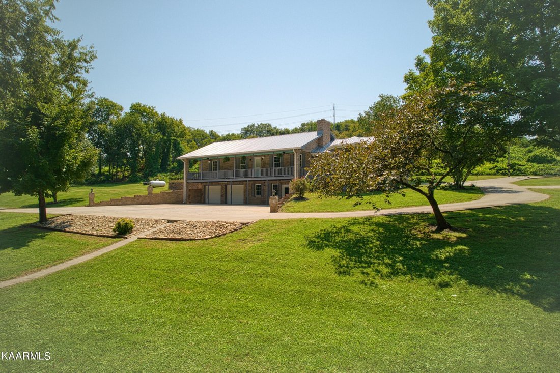 Custom Built Riverfront Estate In Strawberry Plains, Tennessee, United