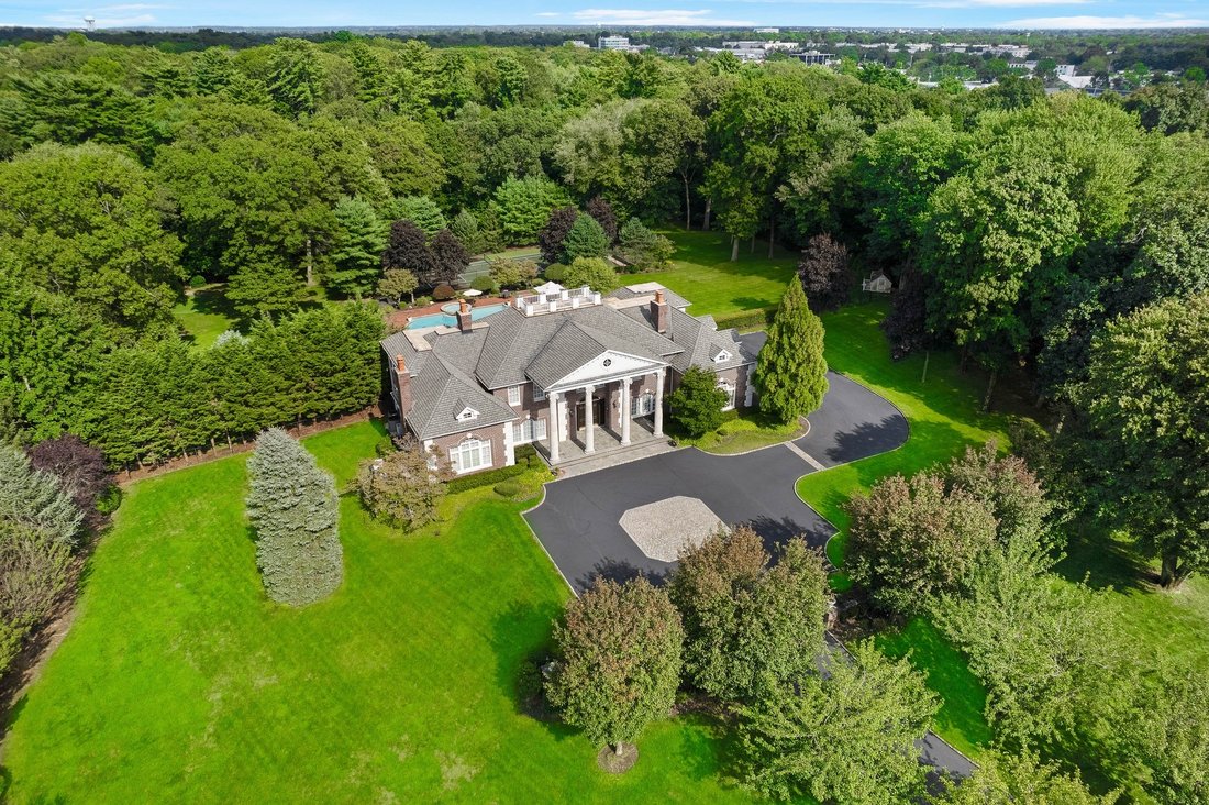 Palatial Privately Gated Old Westbury In Old Westbury, New York, United
