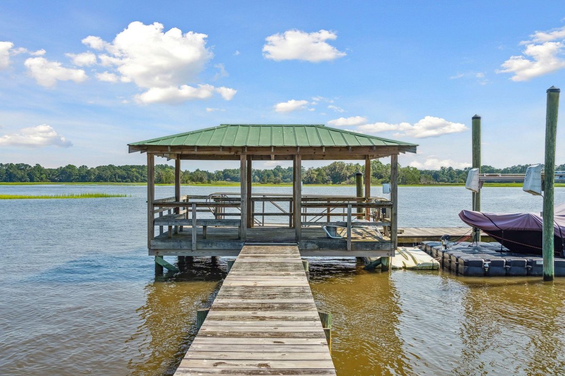 Lowcountry Waterfront Estate In Ravenel, South Carolina, United States
