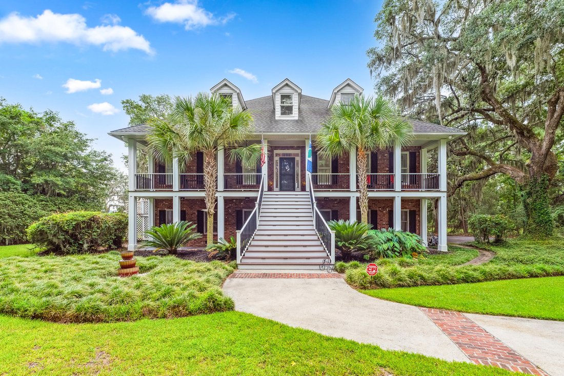 Lowcountry Waterfront Estate In Ravenel, South Carolina, United States