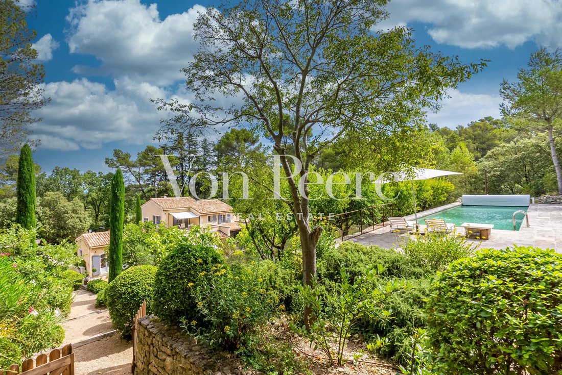 Property In The In Saint Rémy De Provence, Provence Alpes Côte D'azur