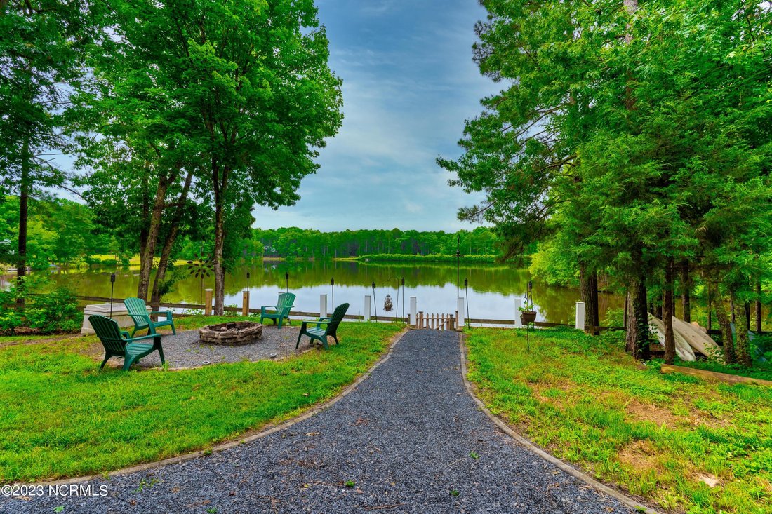 3 Bedrooms Single Family Detached In Carthage, North Carolina, United