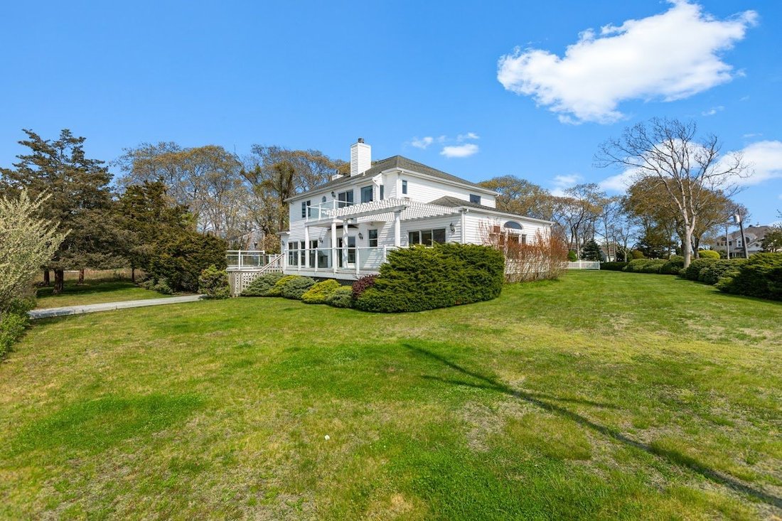 One Of A Kind Waterfront In Hampton In Hampton Bays, New York, United