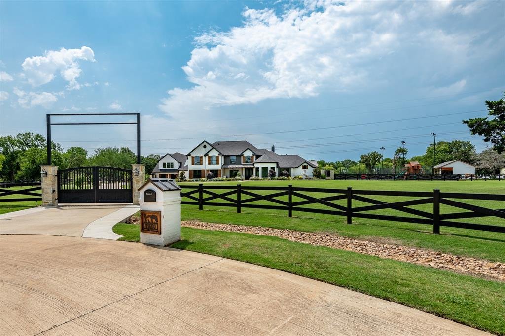 8 Bedrooms Single Family Detached In Copper Canyon, Texas, United