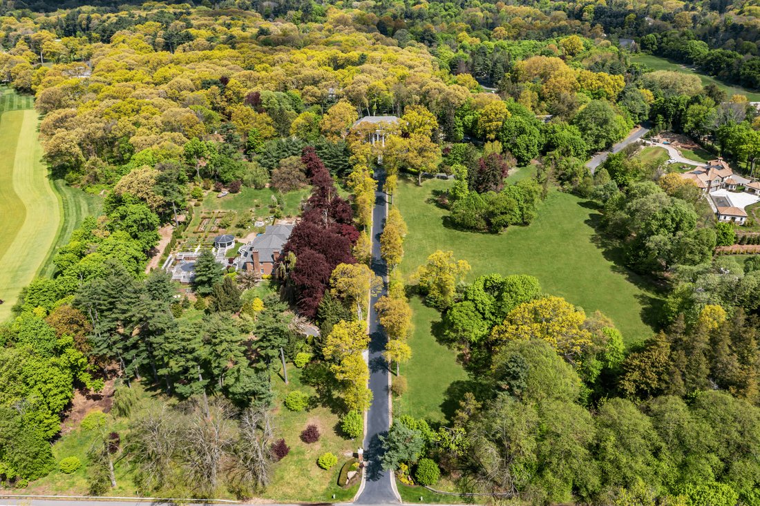 Incredible Land Opportunity On 4 Acres In In Syosset, New York, United