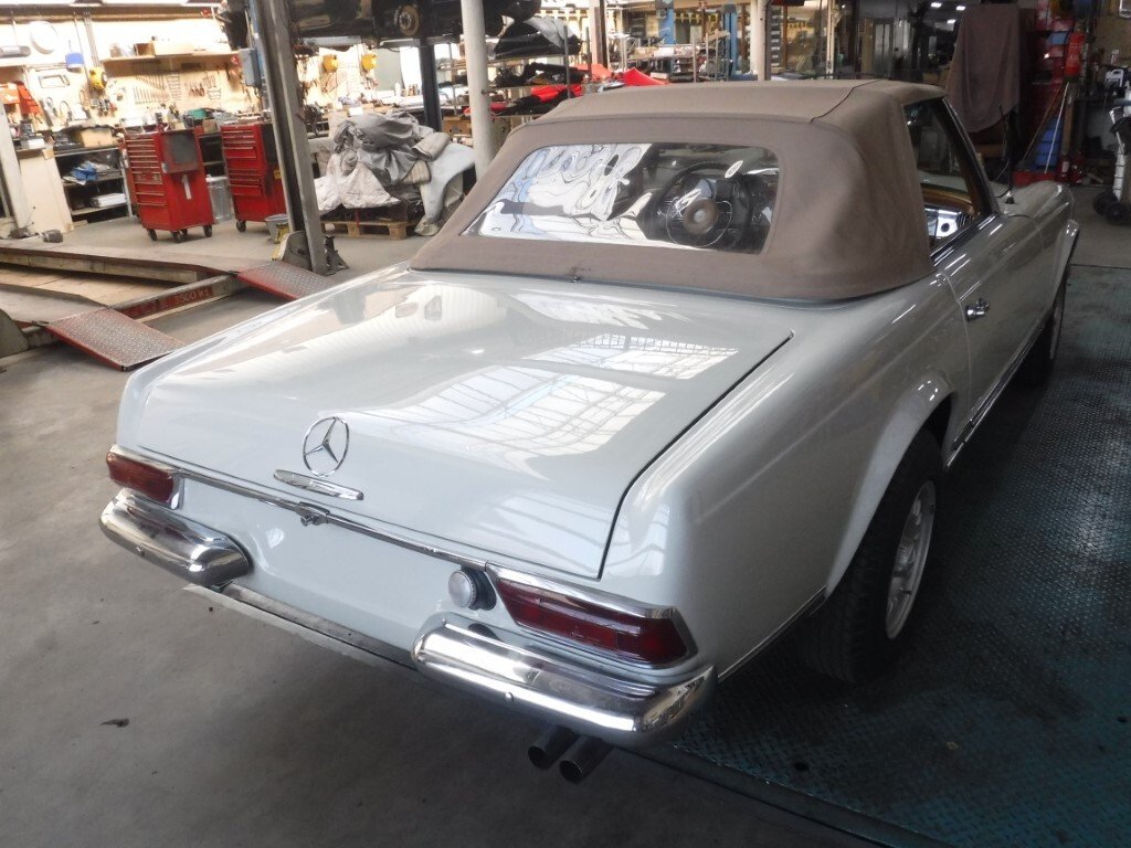 Cabriolet in De Lier, South Holland, Netherlands 4 - 13224680
