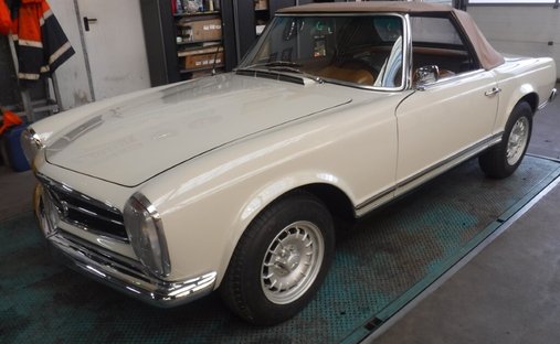 1965 Mercedes-Benz 230 SL rwd in De lier, Netherlands 1