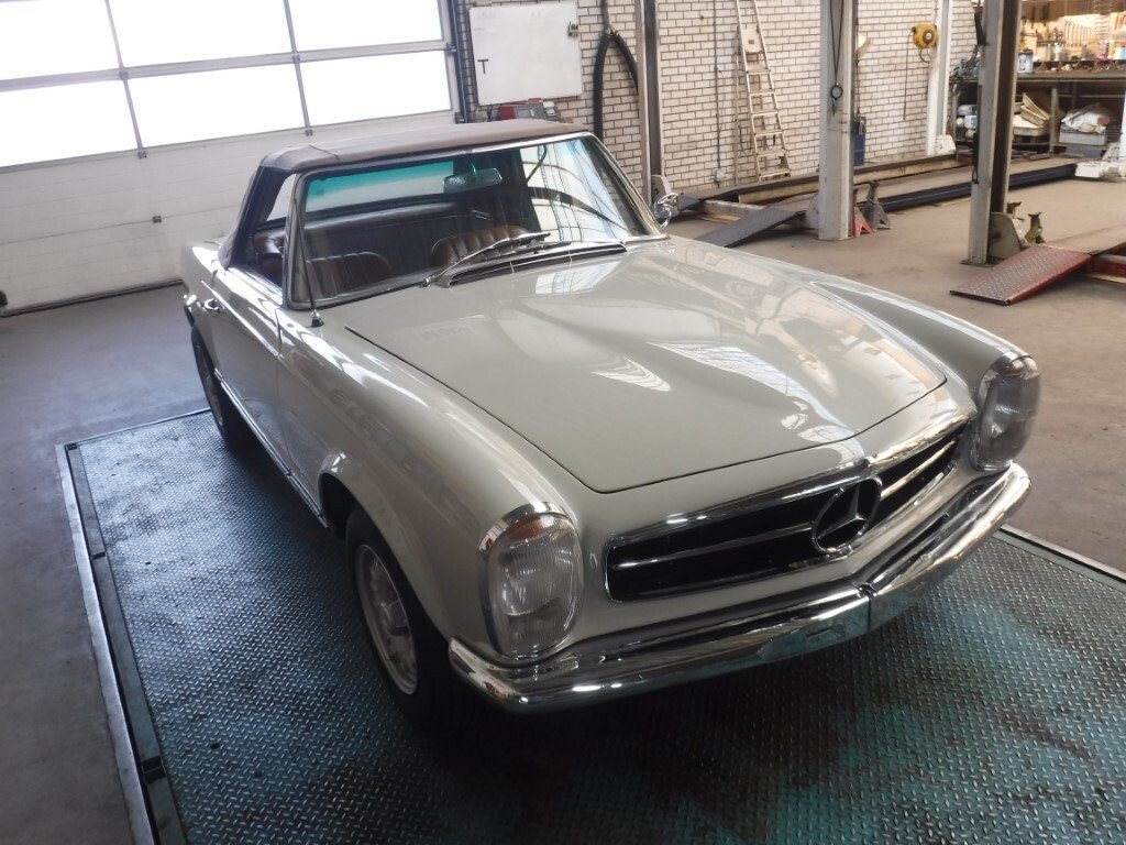 Cabriolet in De Lier, South Holland, Netherlands 3 - 13224680