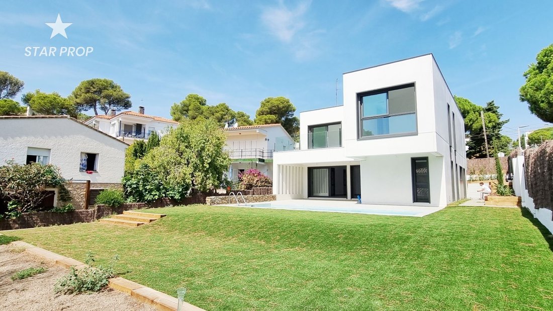 Llançà Villa In Llançà, Catalonia, Spain For Sale (13223846)