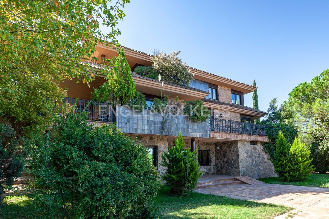 Outstanding Property Inside In Pozuelo De Alarcón, Community Of Madrid