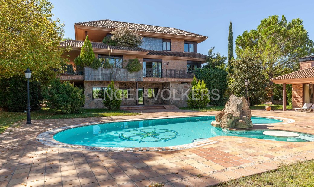 Outstanding Property Inside In Pozuelo De Alarcón, Community Of Madrid