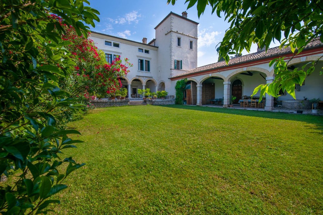 Villa in Caprino Veronese, Veneto, Italy 2 - 13225964