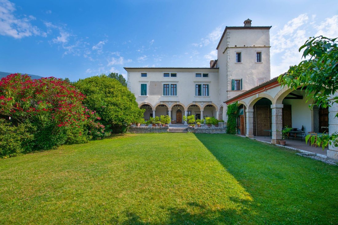 Villa in Caprino Veronese, Veneto, Italy 1 - 13225964