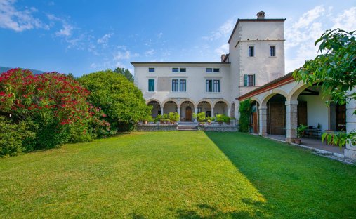 Villa in Caprino Veronese, Veneto, Italy 1