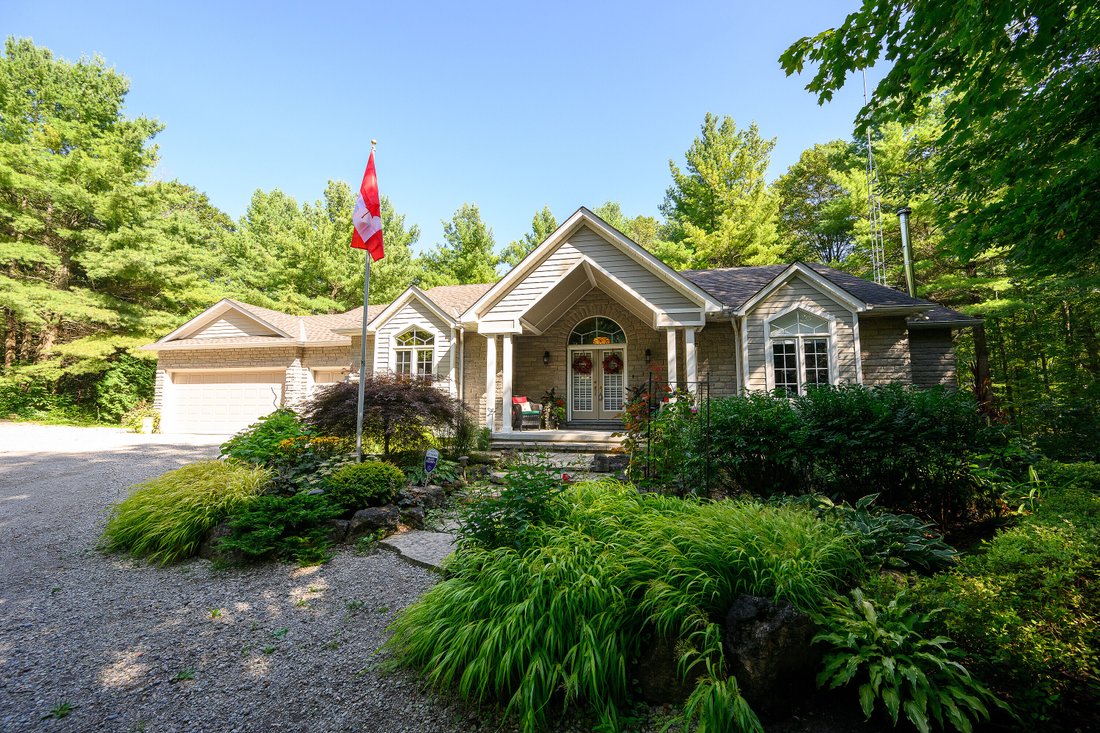House in Hamilton, Ontario, Canada 2 - 13227408