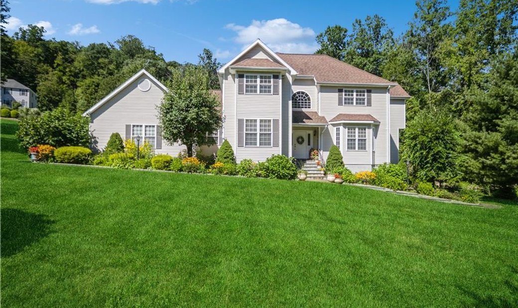 4 Bedrooms Single Family Detached In Carmel Hamlet, New York, United States For Sale (13227435)