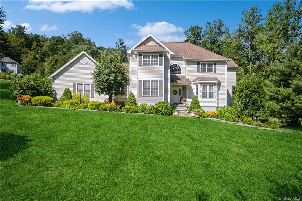 4 Bedrooms Single Family Detached In Carmel Hamlet, New York, United