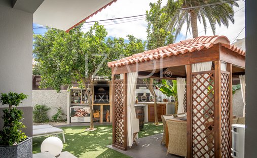 Chalet in Ciudad Jardin, Las Palmas de Gran Canaria, Spain 1