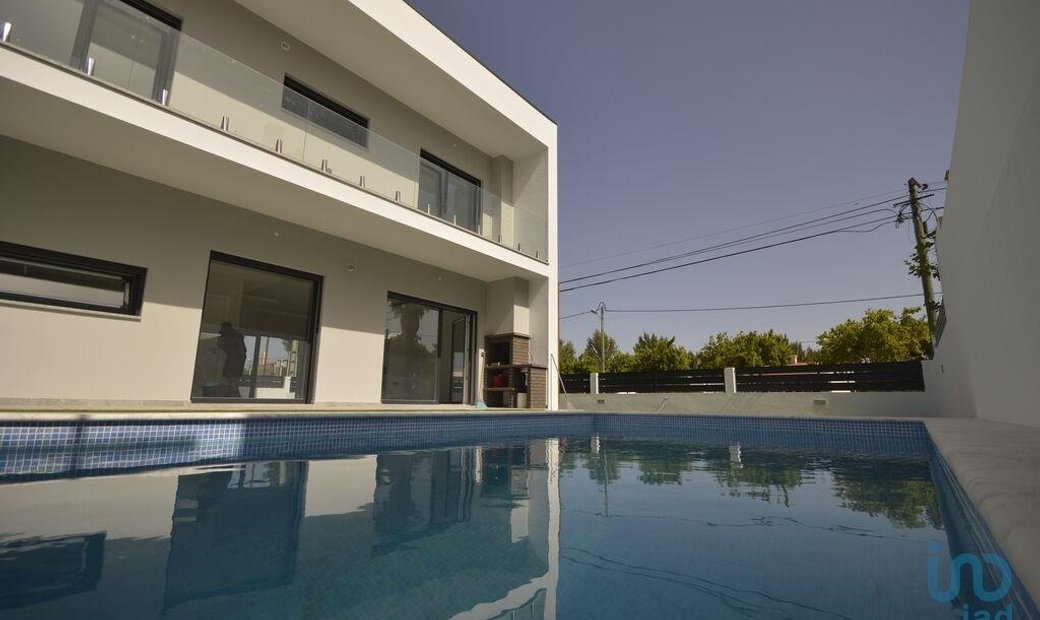 Seixal Town House In Seixal, Portugal For Sale (13229860)