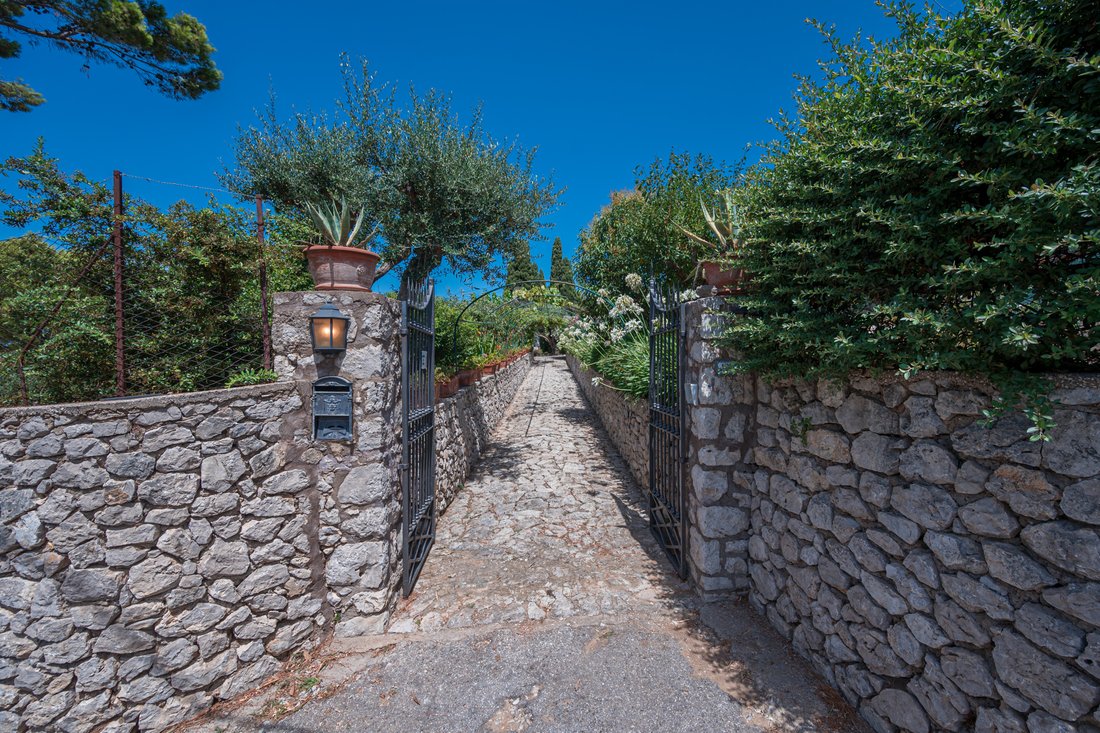 Luxury Residence In Anacapri’s Silvania Park In Anacapri, Campania