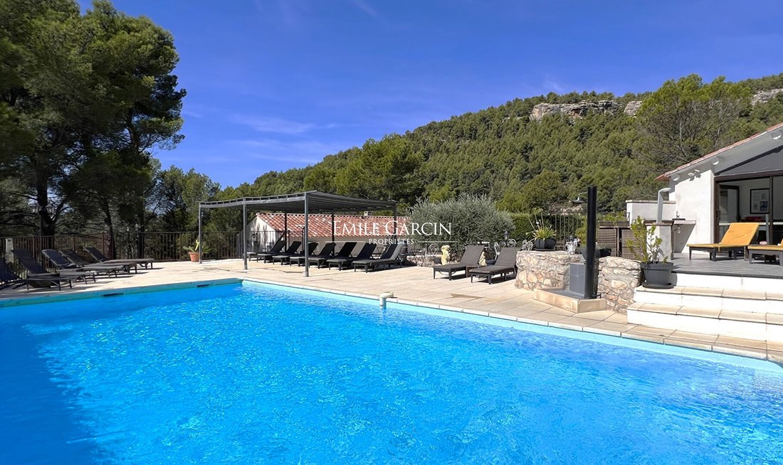 Property For Sale In Fontaine De Vaucluse, Provence Alpes Côte D'azur