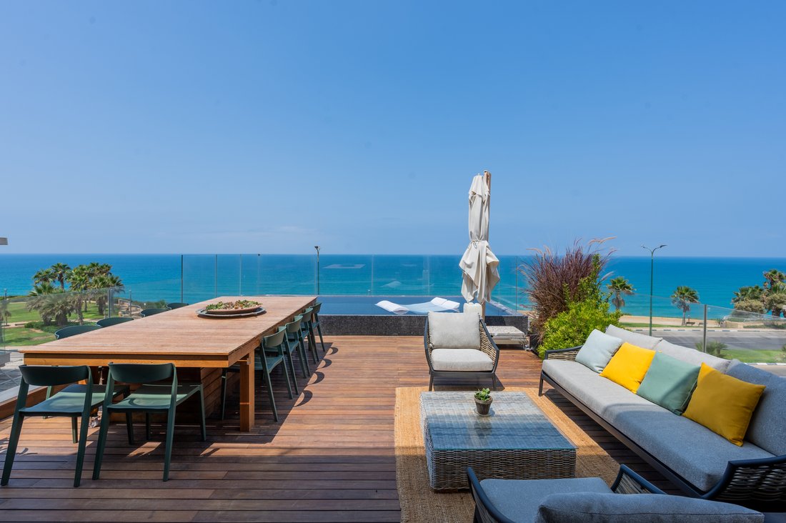 Magnificent Seafront Attached House With A In Netanya, Center District