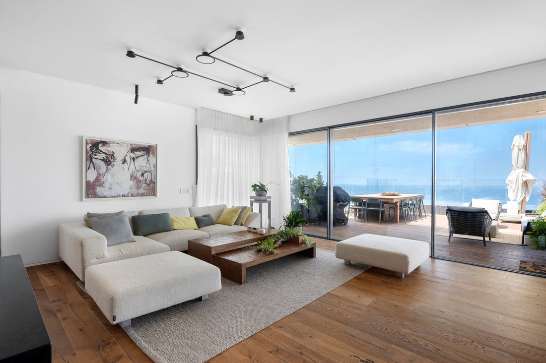 Magnificent Seafront Attached House With A In Netanya, Center District