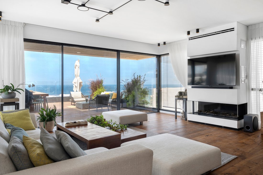 Magnificent Seafront Attached House With A In Netanya, Center District