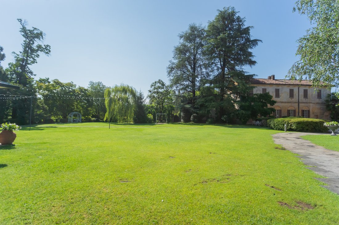 Villa in Tradate, Lombardy, Italy 4 - 13230251