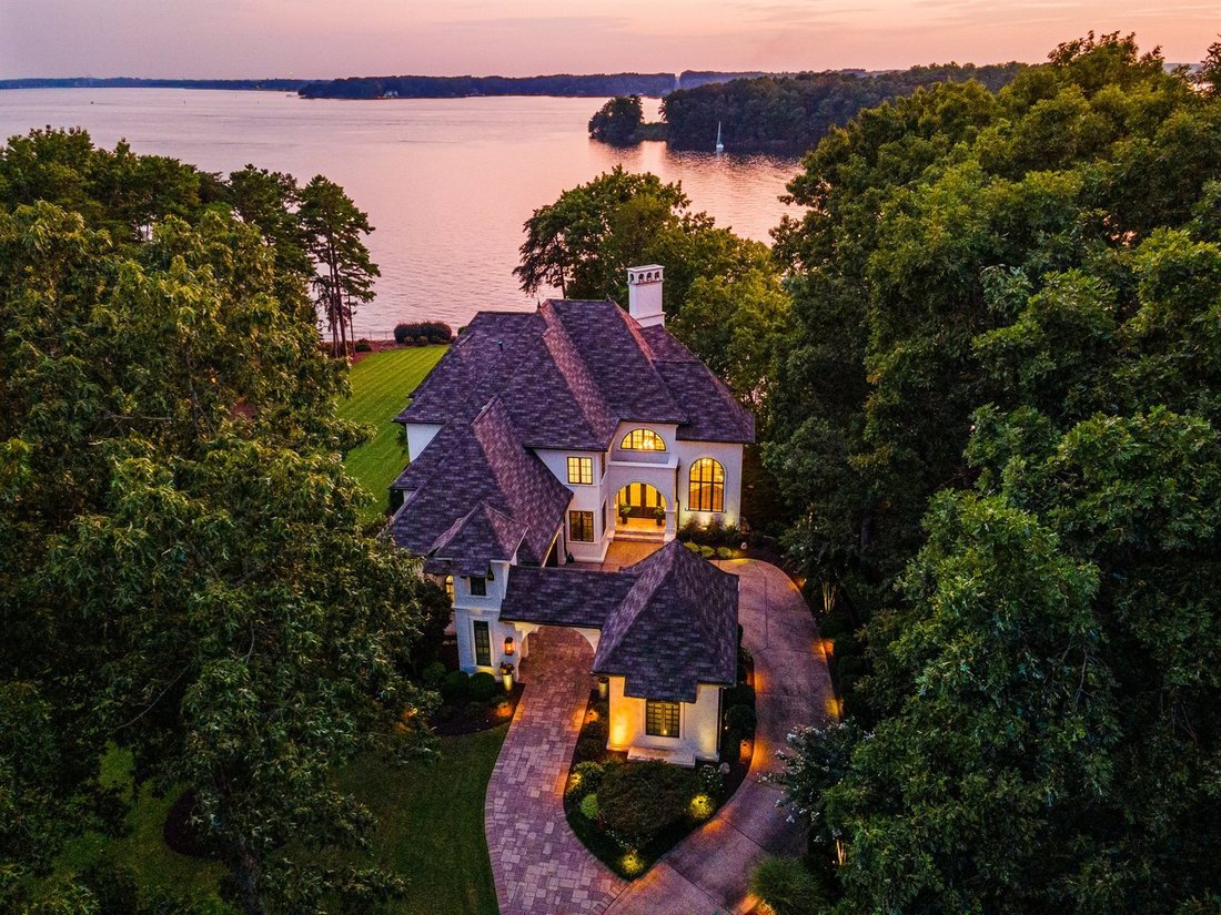 timeless-custom-home-in-the-in-cornelius-north-carolina-united-states