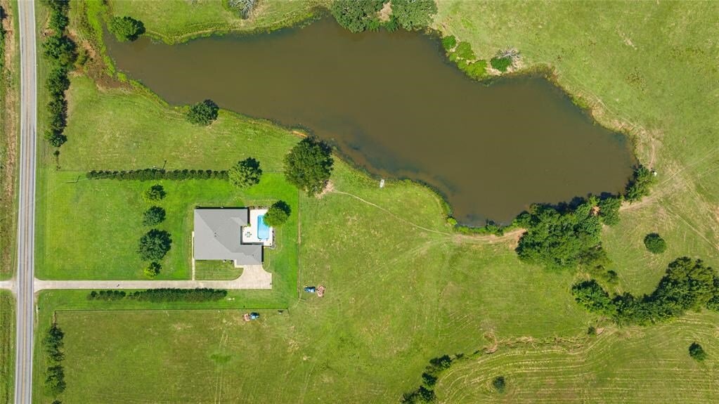 Custom Home On Private Lake, Pool, And In De Kalb, Tx, United States Zu