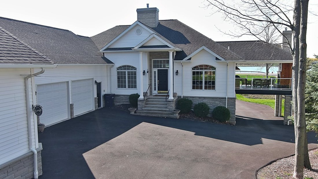 Spectacular Custom Built Waterfront In Grand Island, New York, United