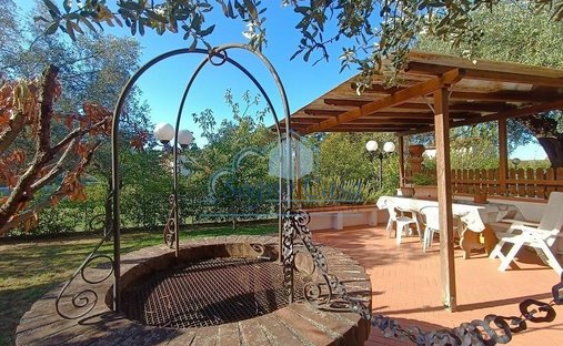 Country House in Perticata-Bonascola-Nazzano, Marina di Carrara, Tuscany 1