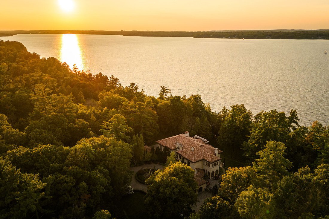 Executive Estate Lake Simcoe In Innisfil, Ontario, Canada For Sale