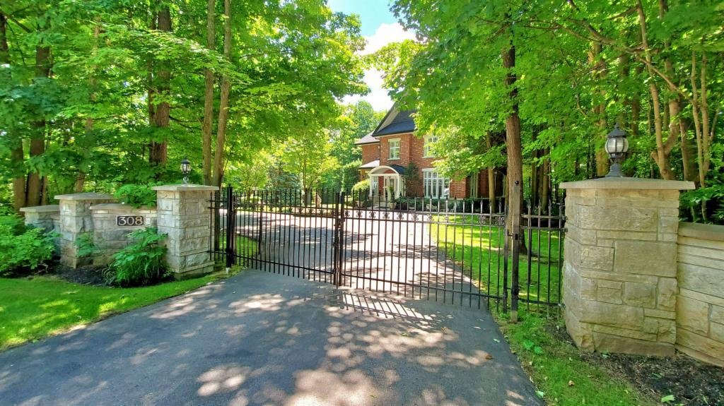 Single Family Detached Richmond Hill In Gormley, Ontario, Canada For