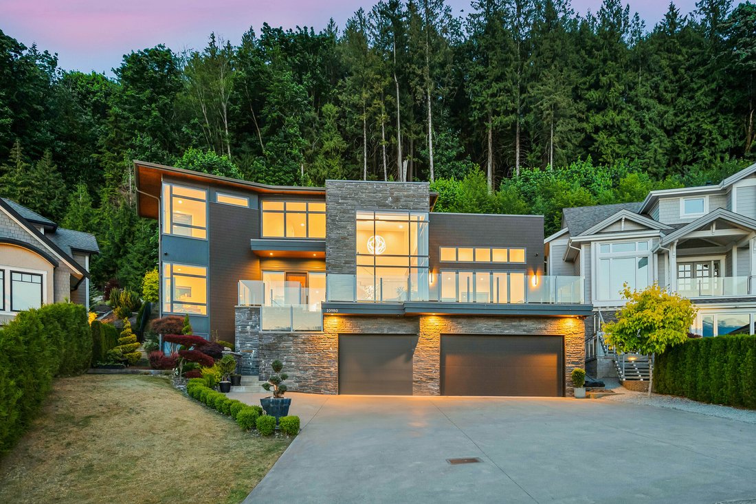 Modern Luxury At Golden Ears In Maple Ridge, British Columbia, Canada ...