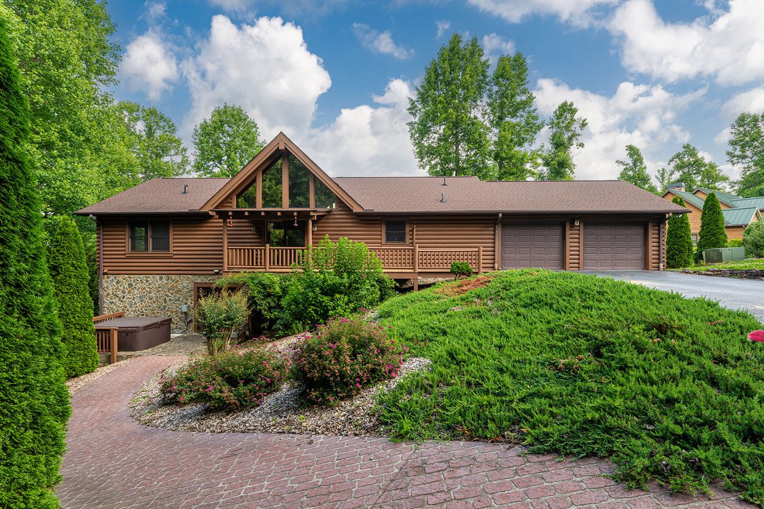 House in Hendersonville, North Carolina, United States 1 - 13234791