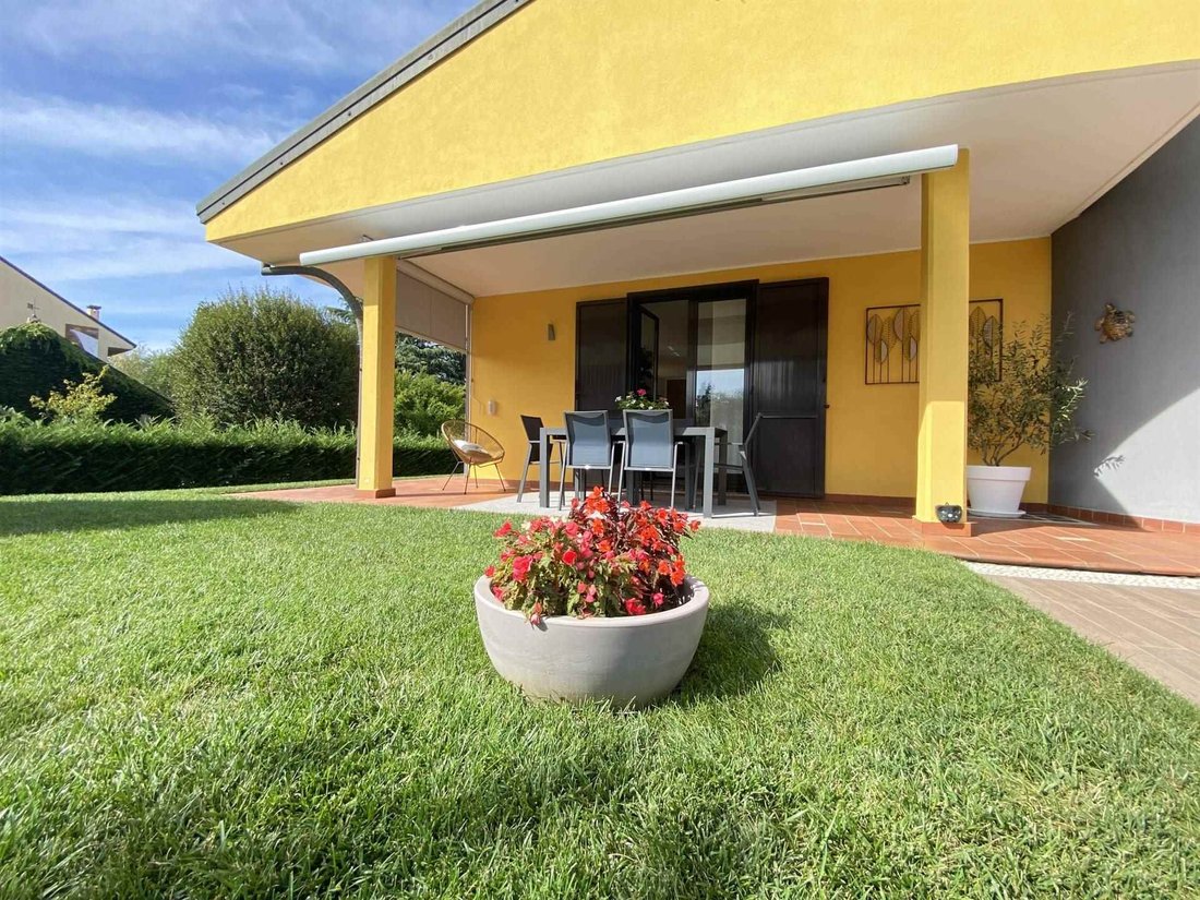 Villa in Lainate, Lombardy, Italy 1 - 13236248