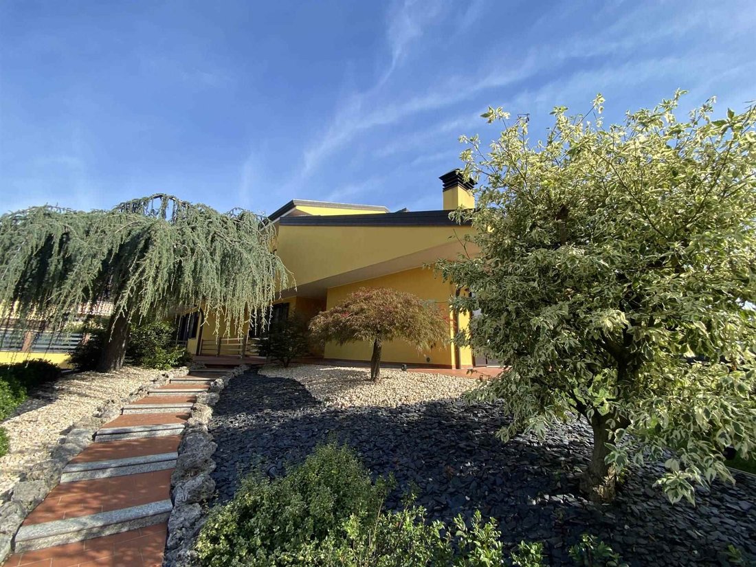 Villa in Lainate, Lombardy, Italy 5 - 13236248