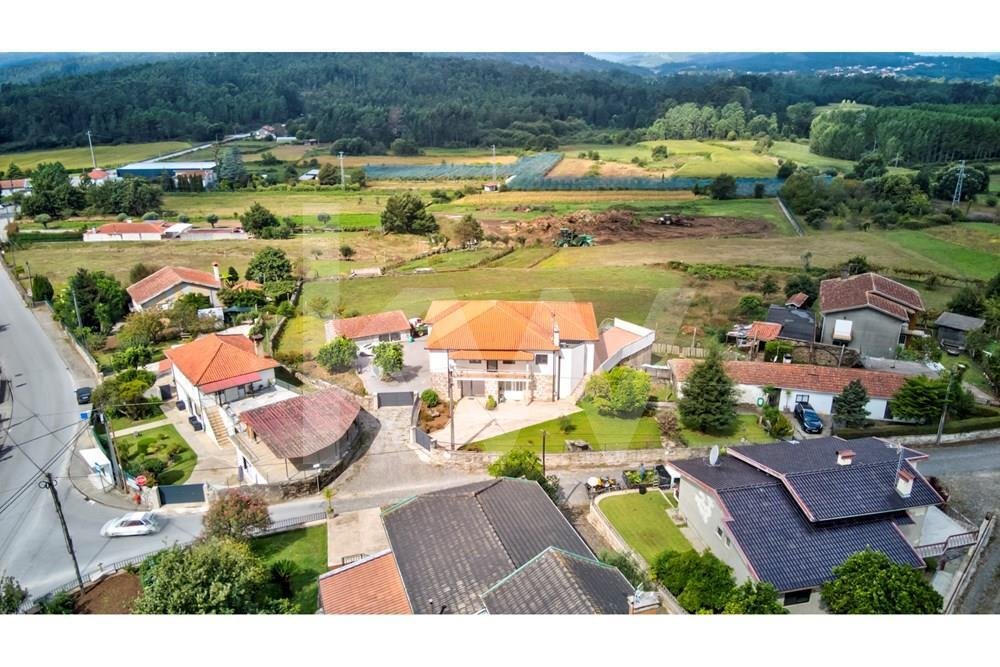 Moradia (T5) Para Venda Em Igreja In Alheira E Igreja Nova, Braga