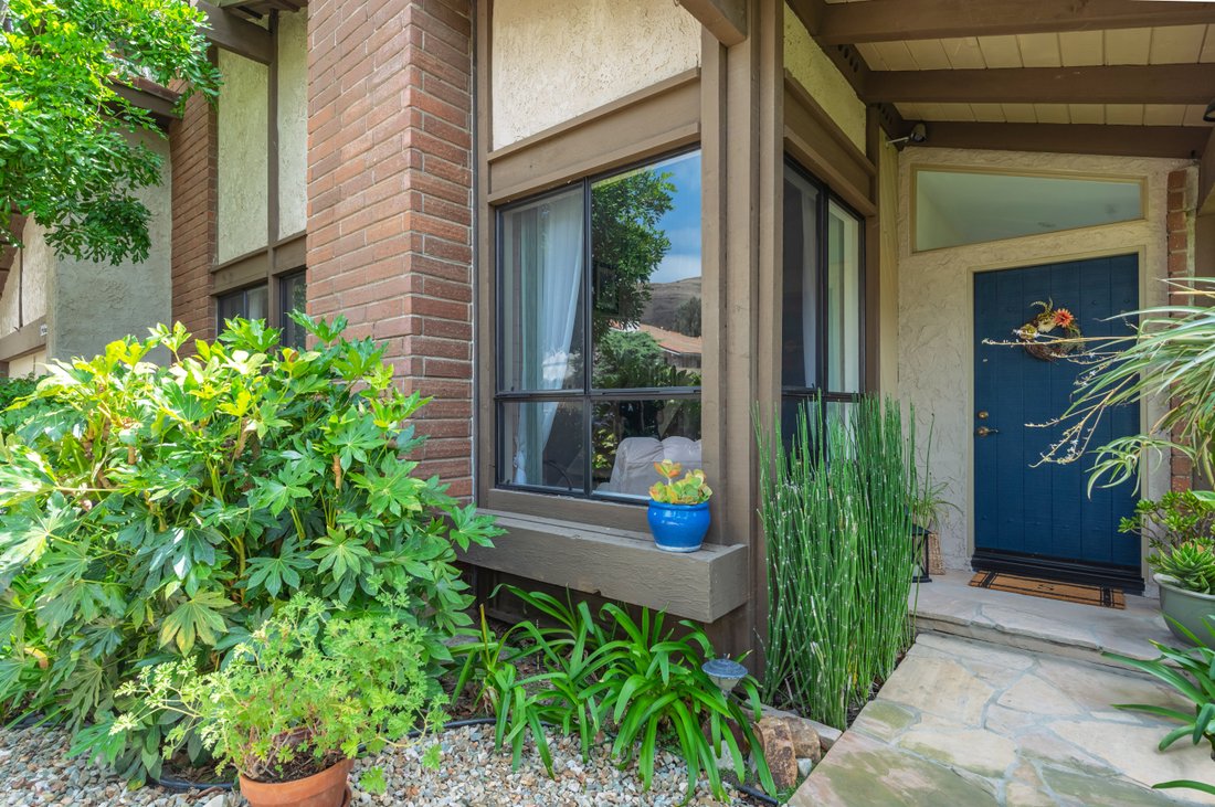 Updated Single Story + Loft & Spa In Thousand Oaks, California, United