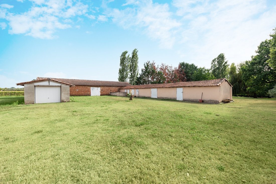 Ferme Ancienne Rã©Novã©E In Caussade, Occitanie, France For Sale (13235714)