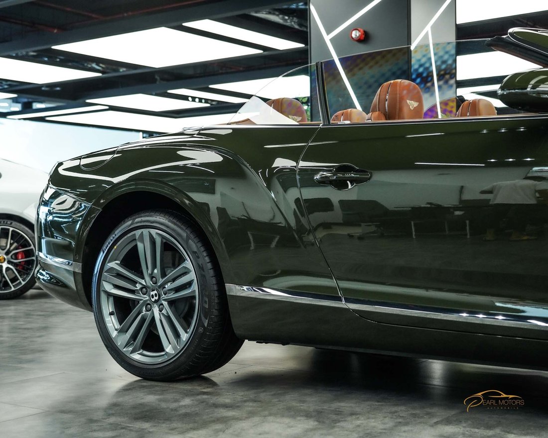 Cabriolet in Dubai, Dubai, United Arab Emirates 5 - 13243815