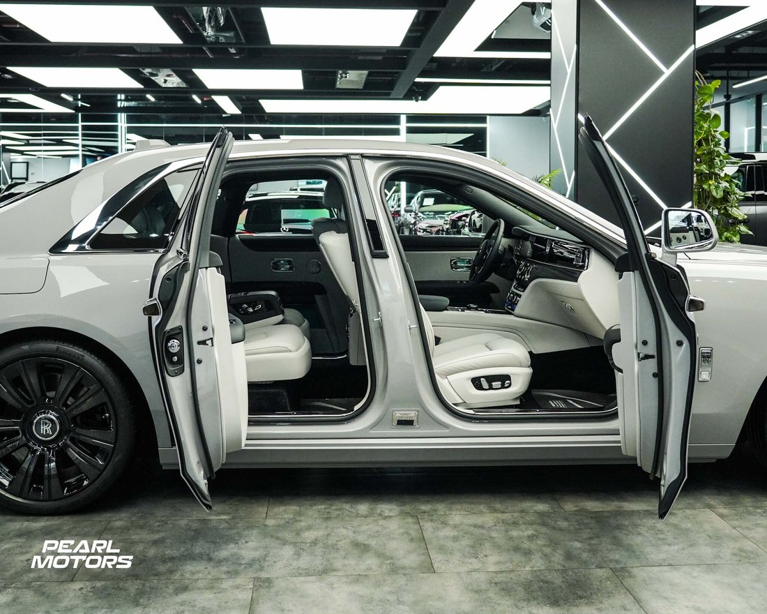 Sedan in Dubai, Dubai, United Arab Emirates 5 - 13243649
