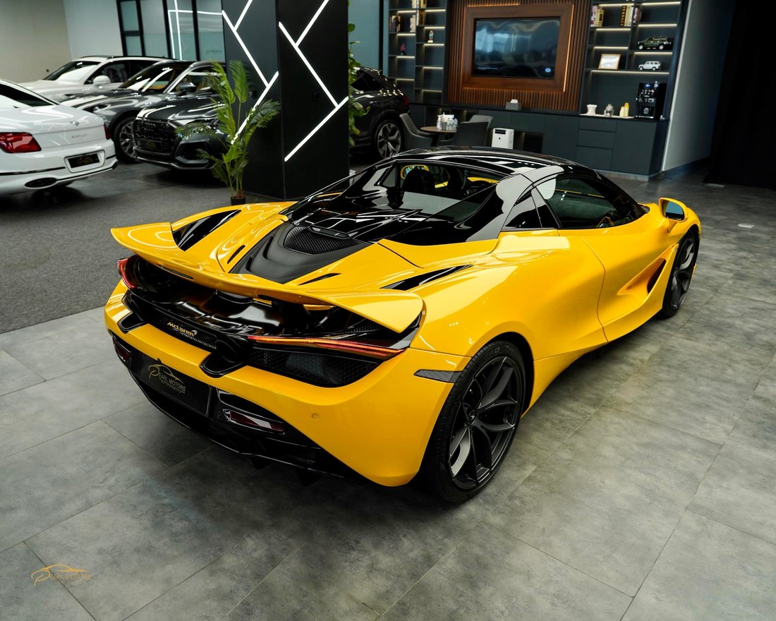 Cabriolet in Dubai, Dubai, United Arab Emirates 5 - 13243618